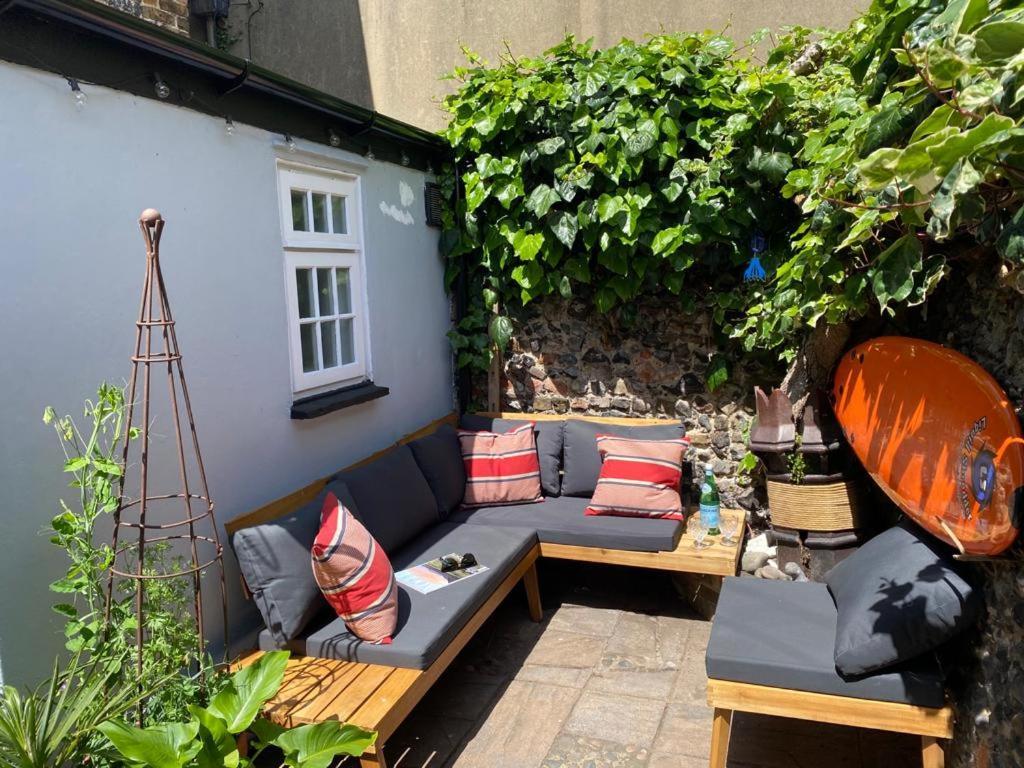 Picturesque Seaside Cottage Next To Viking Bay - برودستيرز المظهر الخارجي الصورة