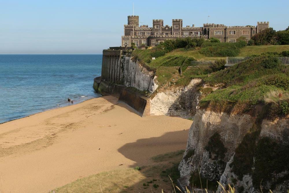 Picturesque Seaside Cottage Next To Viking Bay - برودستيرز المظهر الخارجي الصورة
