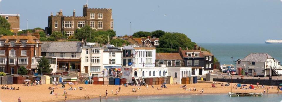 Picturesque Seaside Cottage Next To Viking Bay - برودستيرز المظهر الخارجي الصورة