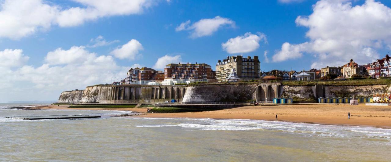 Picturesque Seaside Cottage Next To Viking Bay - برودستيرز المظهر الخارجي الصورة
